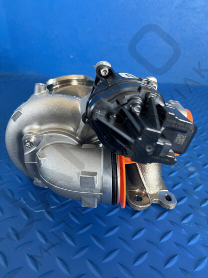 Turbosprężarka Cylindra 4–6 do BMW S55B30A - obrazek 9